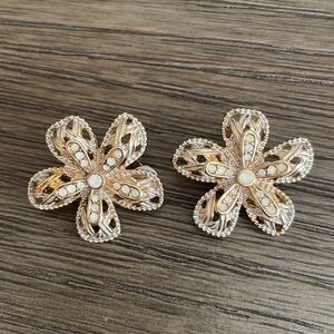 Carolee clip on earrings